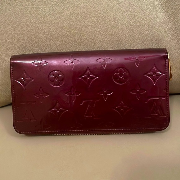 AUTHENTIC EUC LOUIS VUITTON SP4182 ROUGE FAUVISTE MONOGRAM VERNIS ZIPPY … - Picture 5 of 17